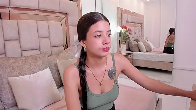 Snapshot of coraltaylor chatting on 11, 10, 2025 coraltaylor online show from 11, 10, 2025