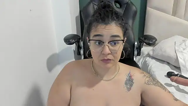 Reginavegaa online show from 12, 2, 2025