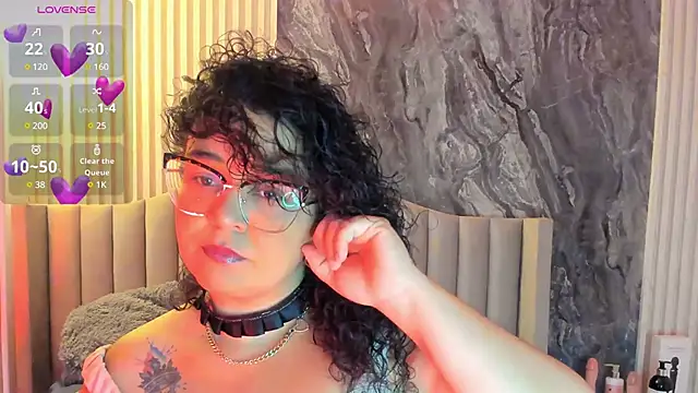 Reginavegaa online show from 6, 3, 2025