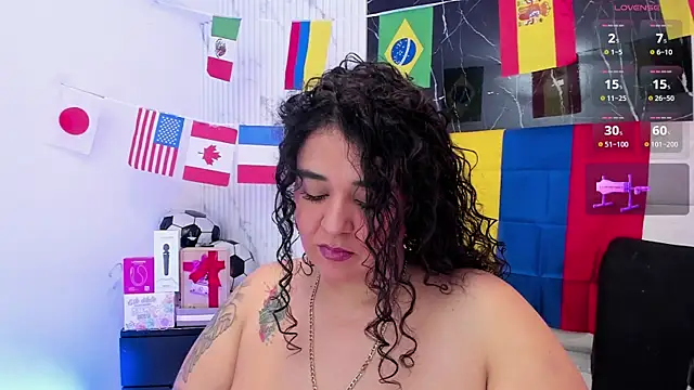 Snapshot of Reginavegaa chatting on 23, 6, 2026 Reginavegaa online show from 23, 6, 2026