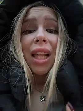 mur girl online show from 20, 12, 2025