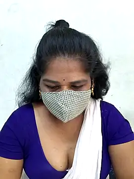 Snapshot of MaaliiiPonuTamil chatting on 9, 4, 2026 MaaliiiPonuTamil online show from 9, 4, 2026