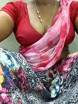 Snapshot of MaaliiiPonuTamil chatting on 11, 4, 2026 MaaliiiPonuTamil online show from 11, 4, 2026