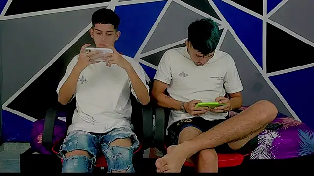 Snapshot of migueyalejo_teens chatting on 4, 3, 2025 migueyalejo teens online show from 4, 3, 2025
