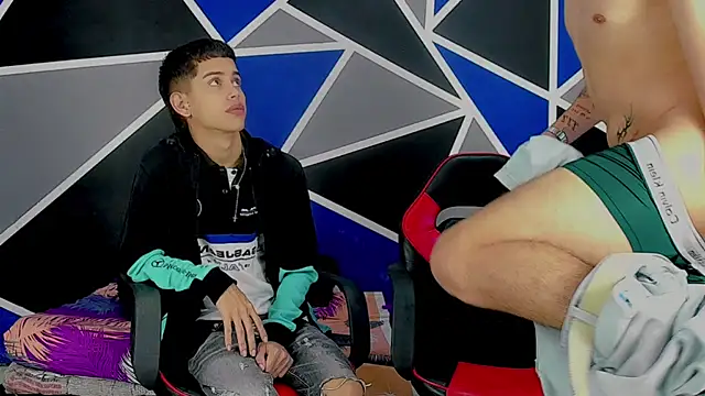 Snapshot of migueyalejo_teens chatting on 6, 3, 2025 migueyalejo teens online show from 6, 3, 2025