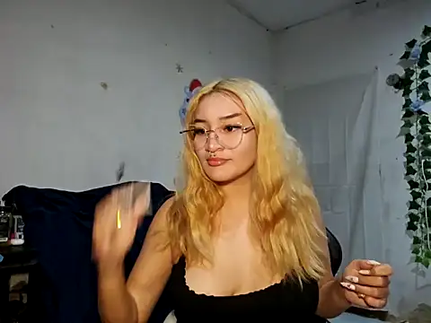 Snapshot of sadnessgyall chatting on 4, 1, 2025 sadnessgyall online show from 4, 1, 2025