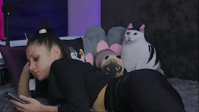 Snapshot of Kathleen_Meow chatting on 12, 12, 2024 Kathleen Meow online show from 12, 12, 2024