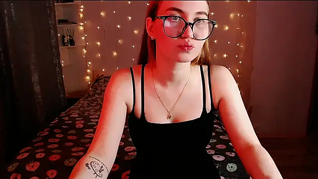 Snapshot of Miya_Mark chatting on 16, 12, 2024 Miya Mark online show from 16, 12, 2024