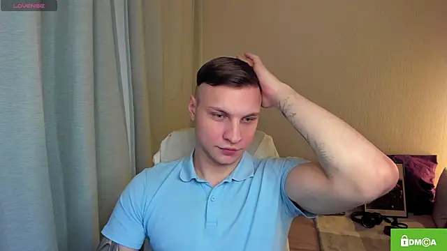 handsome guy01 online show from 15, 4, 2026