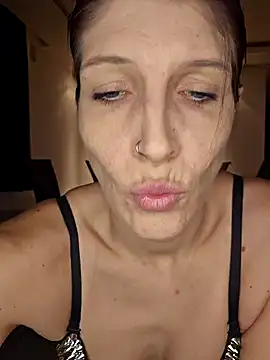 Snapshot of Lenchen_ chatting on 6, 1, 2025 Lenchen online show from 6, 1, 2025