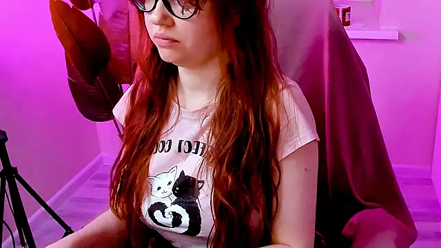 Snapshot of CarolGiggly chatting on 8, 2, 2026 CarolGiggly online show from 8, 2, 2026