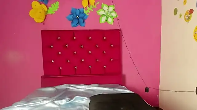 Snapshot of tiffany_Bitch chatting on 21, 12, 2024 tiffany Bitch online show from 21, 12, 2024