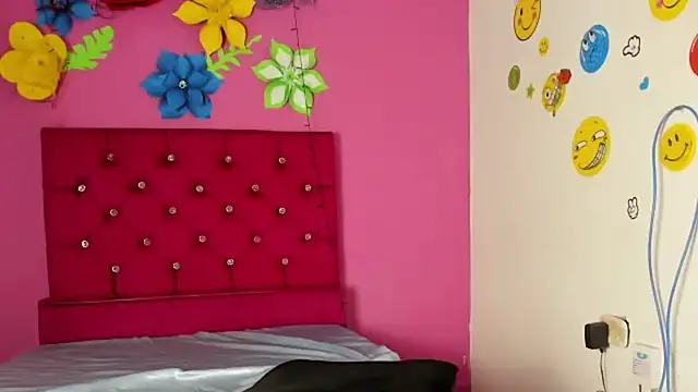 Snapshot of tiffany_Bitch chatting on 27, 12, 2024 tiffany Bitch online show from 27, 12, 2024