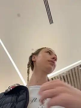 Lia  Love online show from 16, 9, 2025