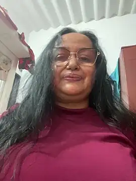 GiaNahomi online show from 1, 1, 2025