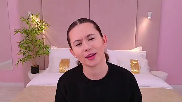 Snapshot of milaleoneli chatting on 26, 2, 2025 milaleoneli online show from 26, 2, 2025