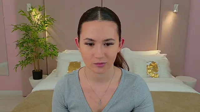 Snapshot of milaleoneli chatting on 2, 3, 2025 milaleoneli online show from 2, 3, 2025