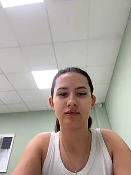 Snapshot of milaleoneli chatting on 7, 3, 2025 milaleoneli online show from 7, 3, 2025