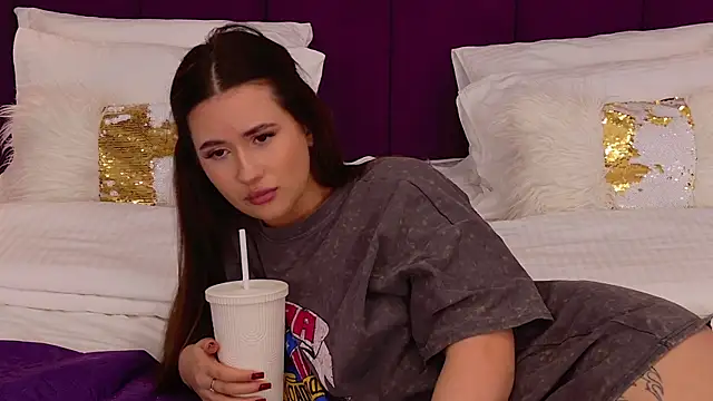 Snapshot of milaleoneli chatting on 17, 3, 2025 milaleoneli online show from 17, 3, 2025