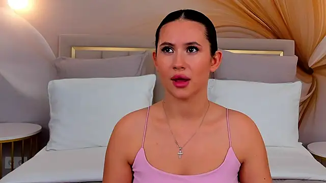 Snapshot of milaleoneli chatting on 14, 9, 2025 milaleoneli online show from 14, 9, 2025