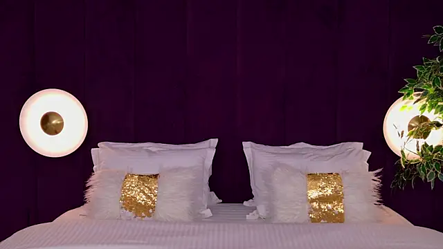 Snapshot of milaleoneli chatting on 9, 10, 2025 milaleoneli online show from 9, 10, 2025