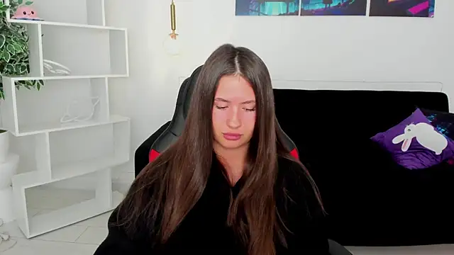 Snapshot of milaleoneli chatting on 25, 11, 2025 milaleoneli online show from 25, 11, 2025