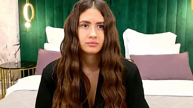 Snapshot of milaleoneli chatting on 4, 3, 2026 milaleoneli online show from 4, 3, 2026