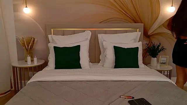 Snapshot of milaleoneli chatting on 15, 3, 2026 milaleoneli online show from 15, 3, 2026