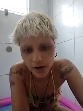 Luci foxx online show from 28, 2, 2026