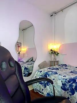 Snapshot of naomiii__ chatting on 18, 10, 2025 naomiii online show from 18, 10, 2025