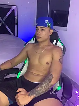 Snapshot of SantiagoReyesFtt chatting on 6, 12, 2024 SantiagoReyesFtt online show from 6, 12, 2024