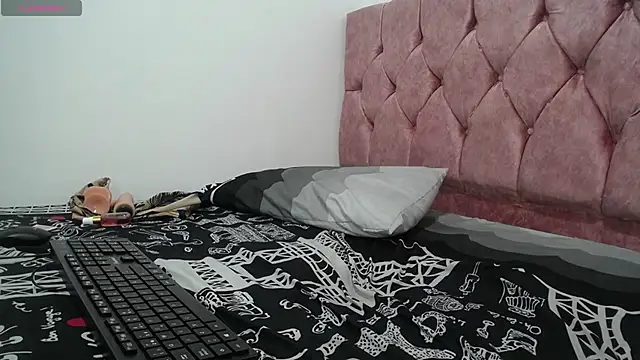 Snapshot of AMBER_LOVE22 chatting on 12, 1, 2025 AMBER LOVE22 online show from 12, 1, 2025