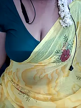 Snapshot of Yours_Radika chatting on 10, 12, 2024 Yours Radika online show from 10, 12, 2024