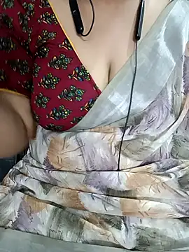 Snapshot of Yours_Radika chatting on 4, 1, 2025 Yours Radika online show from 4, 1, 2025