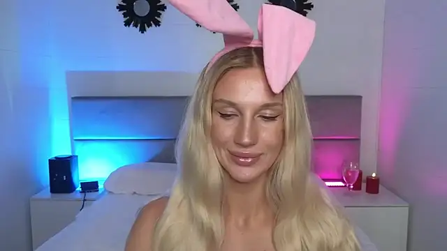 Snapshot of Megan_Kira chatting on 24, 5, 2026 Megan Kira online show from 24, 5, 2026