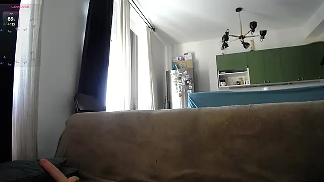 Blond Woman online show from 19, 2, 2025