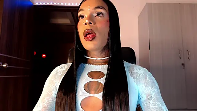 Snapshot of mistressbigcock777 chatting on 25, 4, 2026 mistressbigcock777 online show from 25, 4, 2026