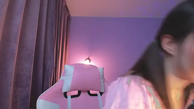 Snapshot of young_belle_ chatting on 6, 1, 2025 young belle online show from 6, 1, 2025