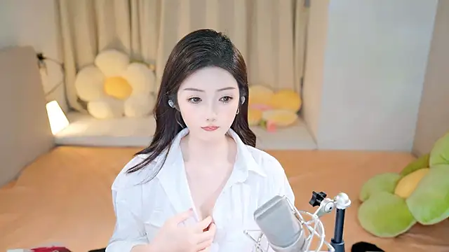 Snapshot of Eimile chatting on 7, 12, 2024 Eimile online show from 7, 12, 2024