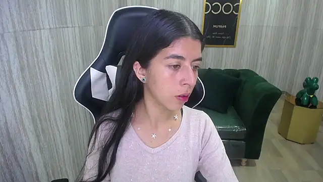 Snapshot of Bela_t_ chatting on 21, 12, 2024 Bela t online show from 21, 12, 2024