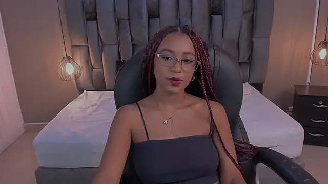 Snapshot of Lorena_Vieira_ chatting on 2, 3, 2025 Lorena Vieira  online show from 2, 3, 2025