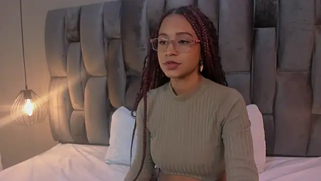 Snapshot of Lorena_Vieira_ chatting on 7, 3, 2025 Lorena Vieira  online show from 7, 3, 2025