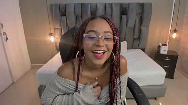 Snapshot of Lorena_Vieira_ chatting on 12, 3, 2025 Lorena Vieira  online show from 12, 3, 2025