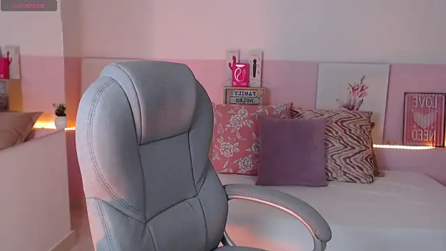 Snapshot of violeta_leon chatting on 22, 3, 2025 violeta leon online show from 22, 3, 2025