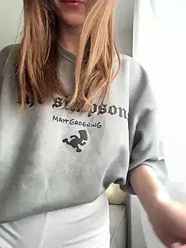 Snapshot of HellPeach chatting on 5, 3, 2025 HellPeach online show from 5, 3, 2025