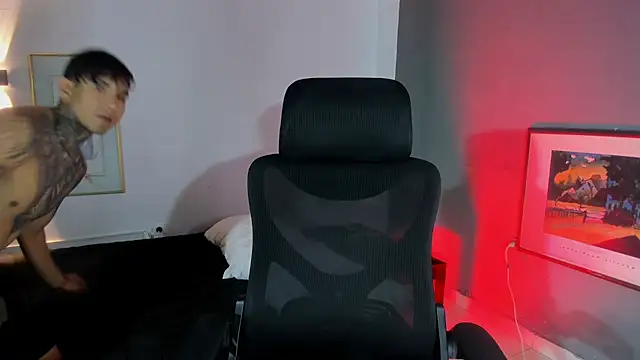 Travistanner 28 online show from 26, 11, 2025