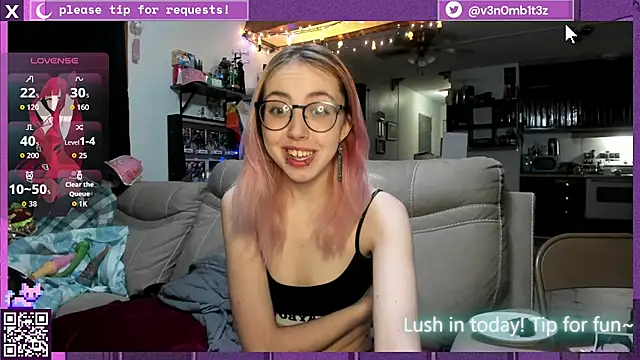 Snapshot of v3n0mb1t3z chatting on 30, 11, 2025 v3n0mb1t3z online show from 30, 11, 2025