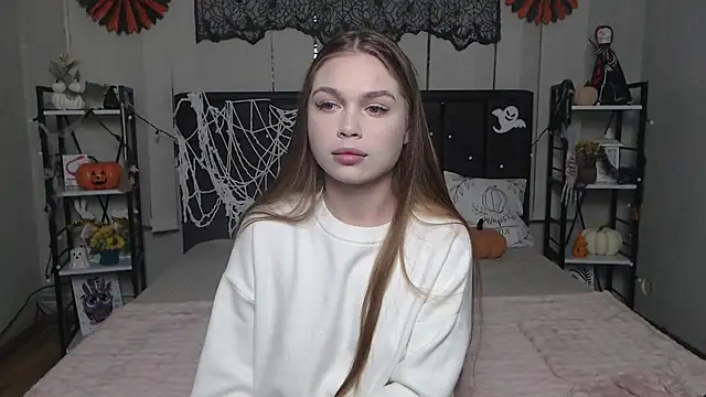 Snapshot of LaraPika chatting on 8, 11, 2025 LaraPika online show from 8, 11, 2025