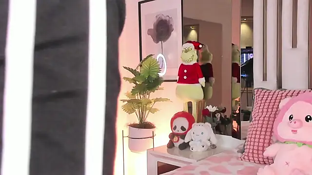 Kitty Eliffe online show from 2, 12, 2025