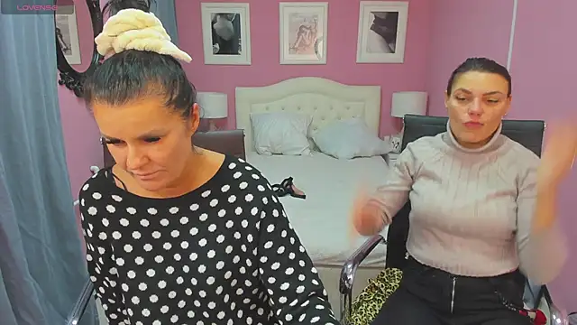 Snapshot of EricaAndPenelopa chatting on 4, 12, 2024 EricaAndPenelopa online show from 4, 12, 2024